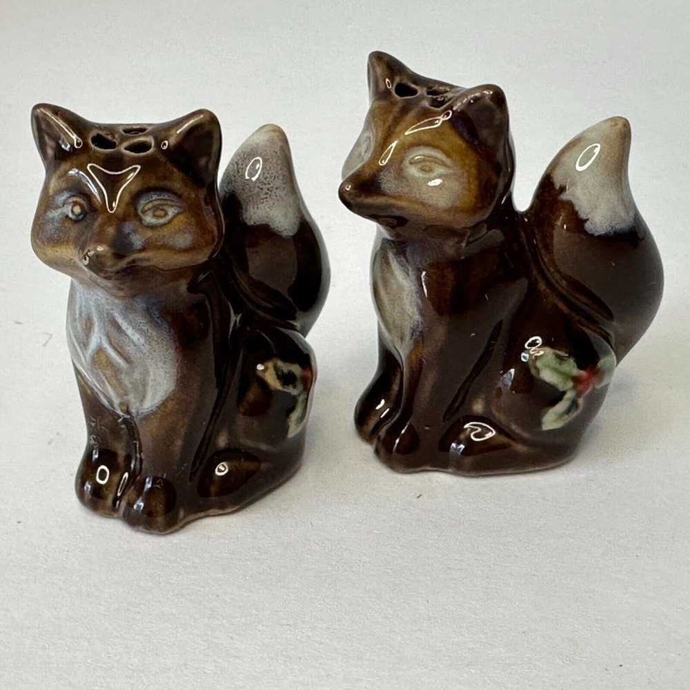 VINTAGE Foxes w/Holly Salt & Pepper Shaker Set w/Plugs